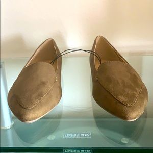 City classified comfort gold/brown flats size: 7 M